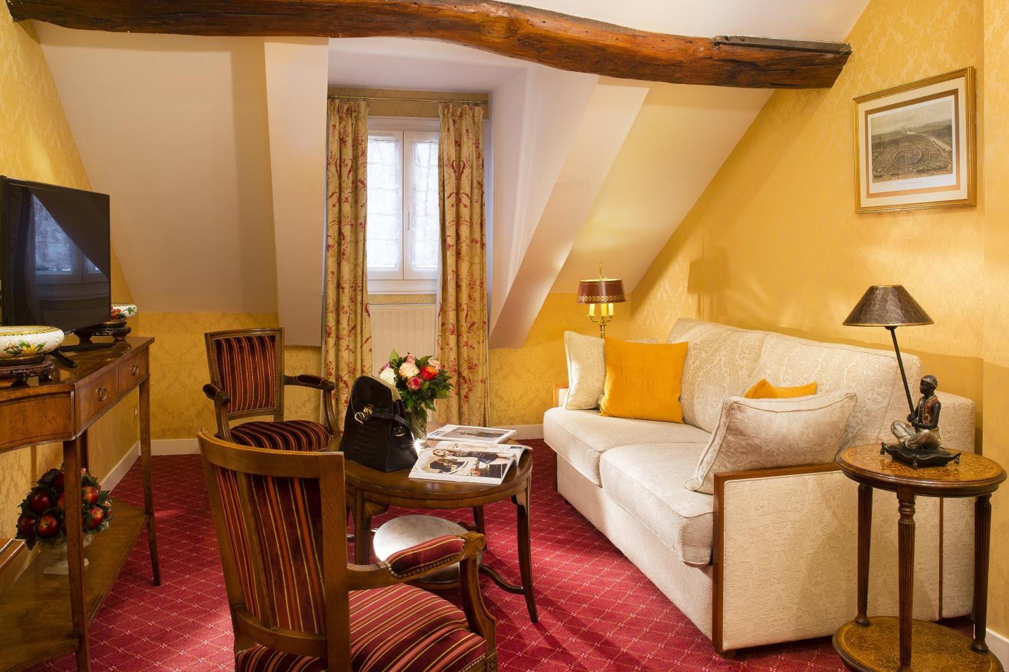Deluxe Suite